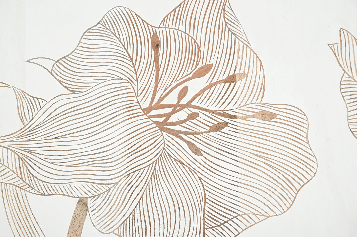Hand-Carved Floral Wall Panel in Solid Wood – Elegant Nature-Inspired Art - Furniza