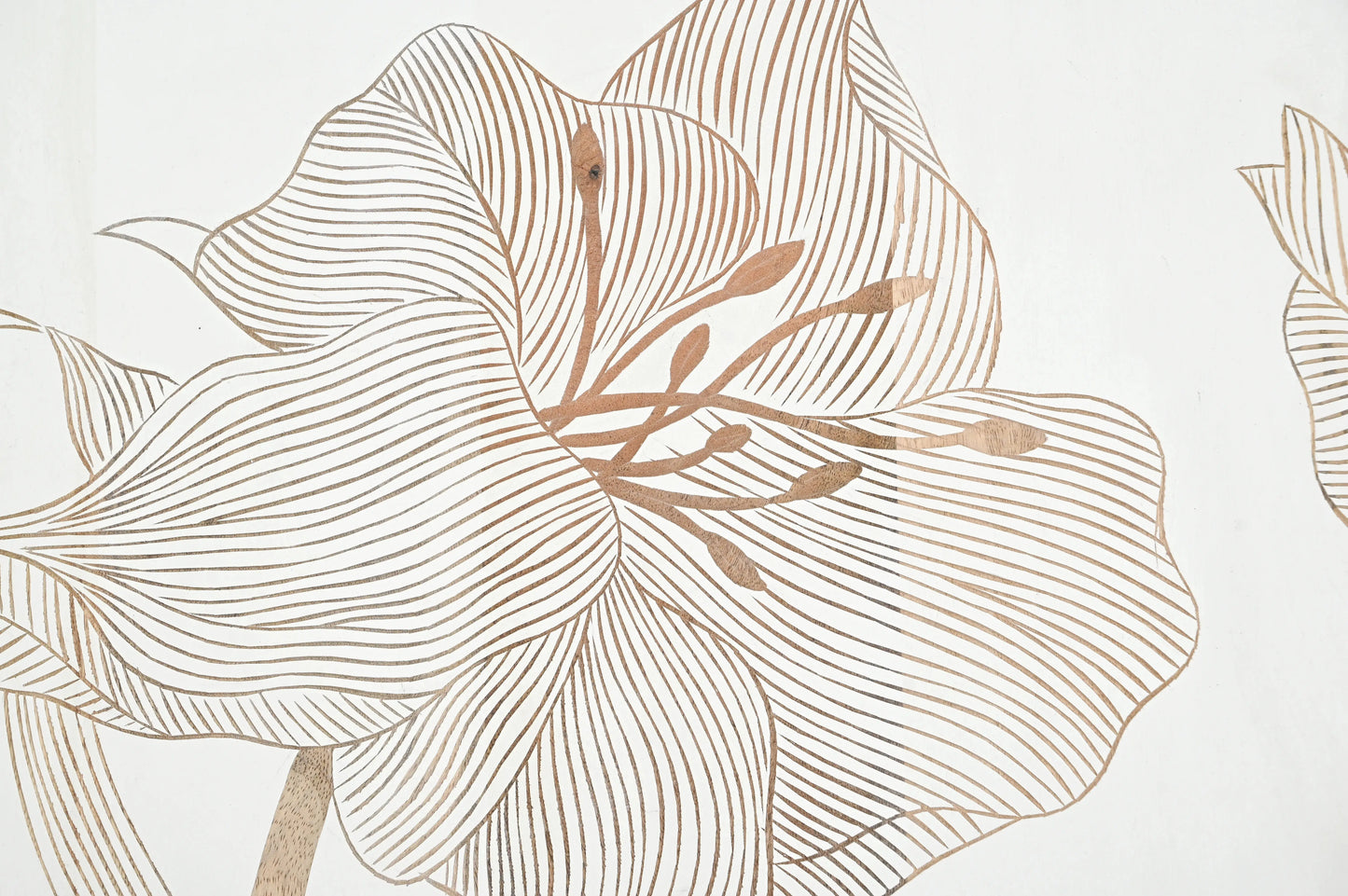 Hand-Carved Floral Wall Panel in Solid Wood – Elegant Nature-Inspired Art - Furniza